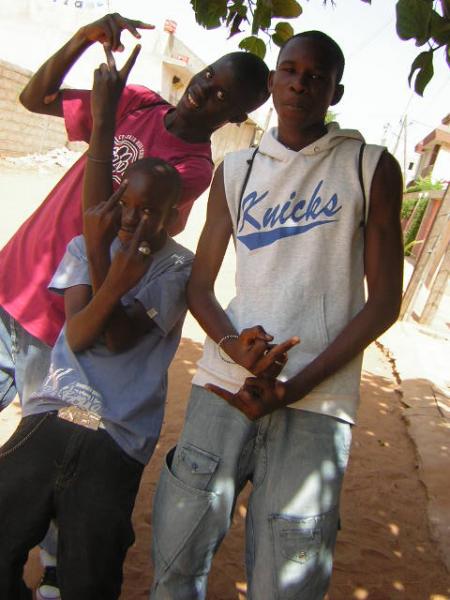 il aime trop insulter lui